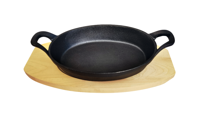 Сковорода порц. овальная 16*11 см. h=2,5 см. 0,35 л. чугун. с 2 ручками на дерев. подставке