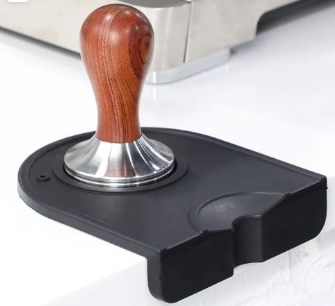 Коврик подставка для темпера угловой 14х12,5х0,6 см. силиконовый черный